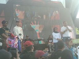 Warga Medokan Ayu Jalan Sehat Dilepas Walikota Surabaya