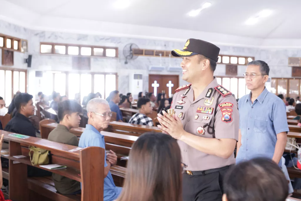 Kapolres Gresik Sambangi Gereja saat Minggu Kasih, Ingatkan Curanmor hingga Bahaya Hoaks
