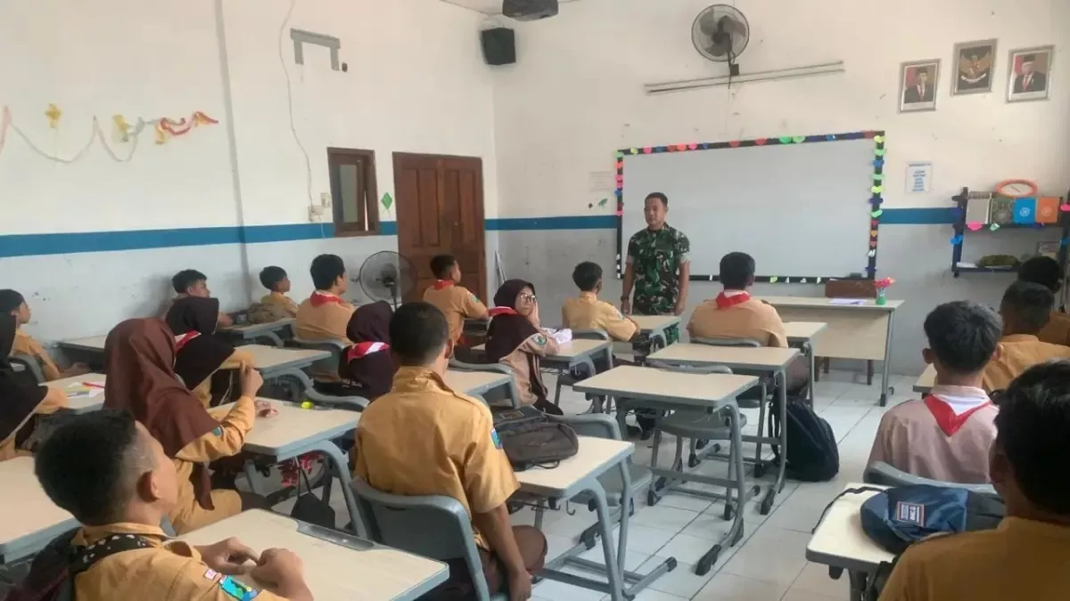 Babinsa Masuk Sekolah, Siswa SMPN 3 Gresik Didorong Amalkan Nilai Pancasila 
