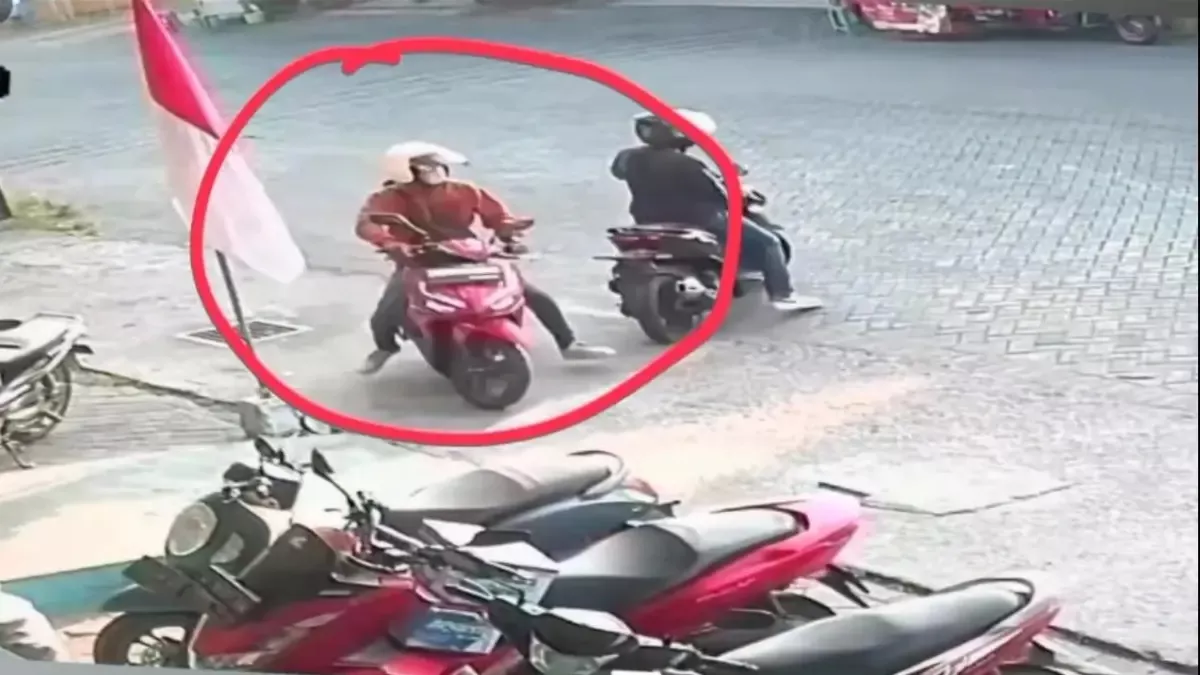 Dua Pelaku Curanmor Gasak Motor di Parkiran Swalayan PPS Gresik Saat Pagi Hari
