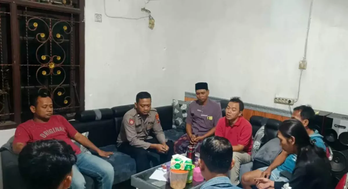 Digerebek Warga Dini Hari, Oknum Perangkat Desa di Menganti Gresik Tepergok Berduaan