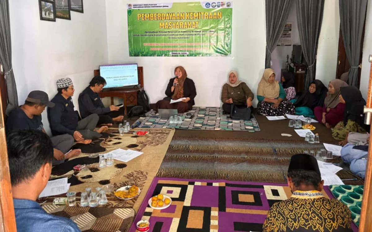UNAIR Dampingi Peternak Sukorambi Kelola Limbah Kopi 