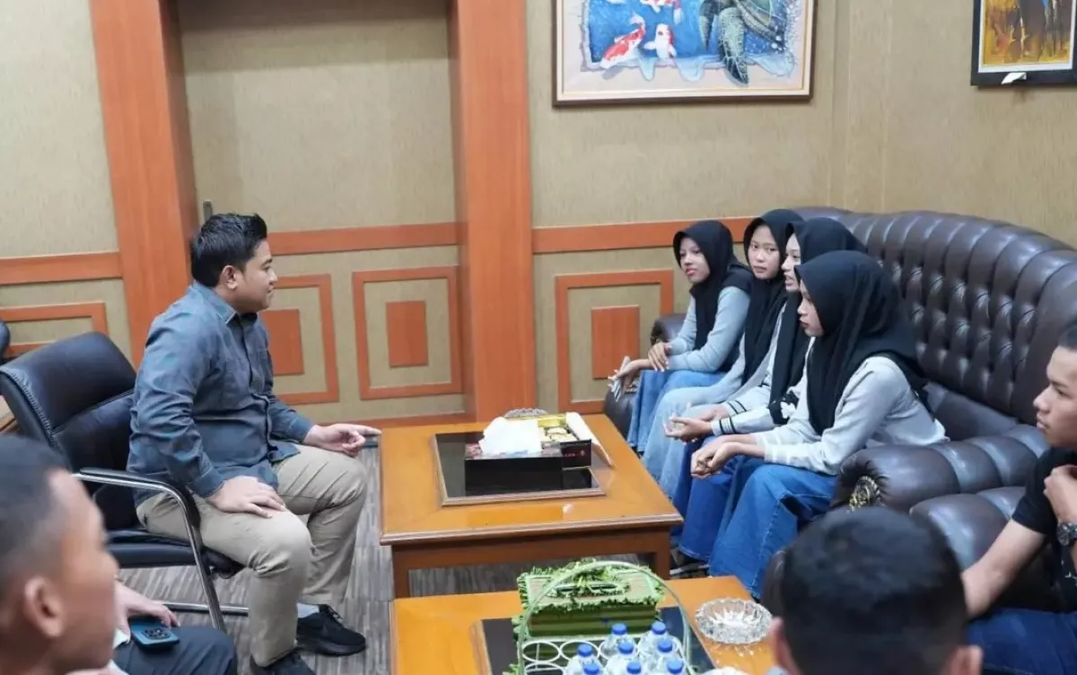 Laut Jawa Mengamuk, 8 Paskibraka Bawean Tertahan di Gresik