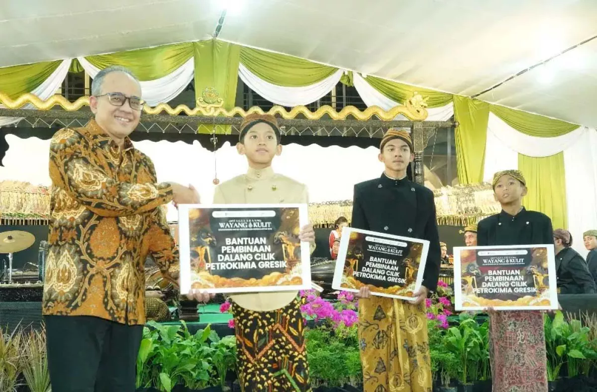 Tiga Dalang Cilik Ramaikan Pagelaran Wayang Kulit di Gresik 