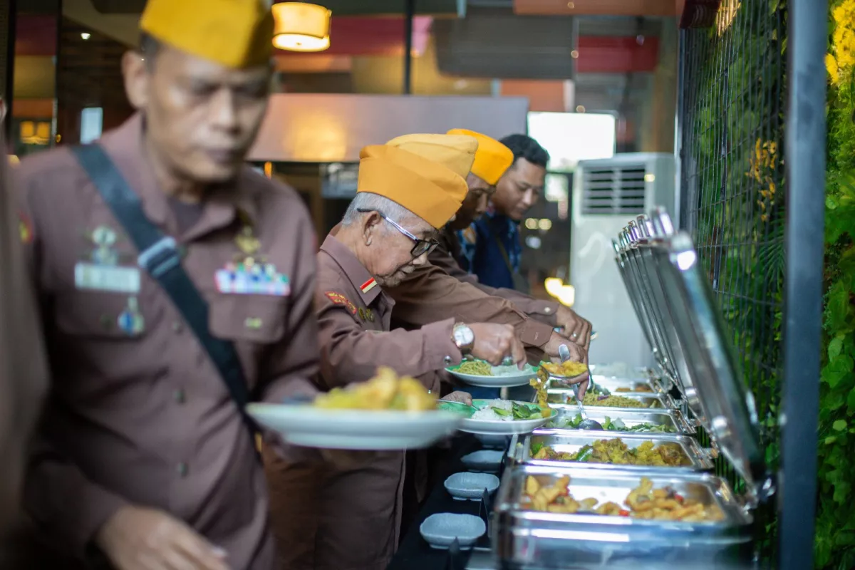 EXCOTEL Rayakan Kemerdekaan Bersama Veteran, Racik Wedang Jawi Sambil Gali Kisah Perjuangan