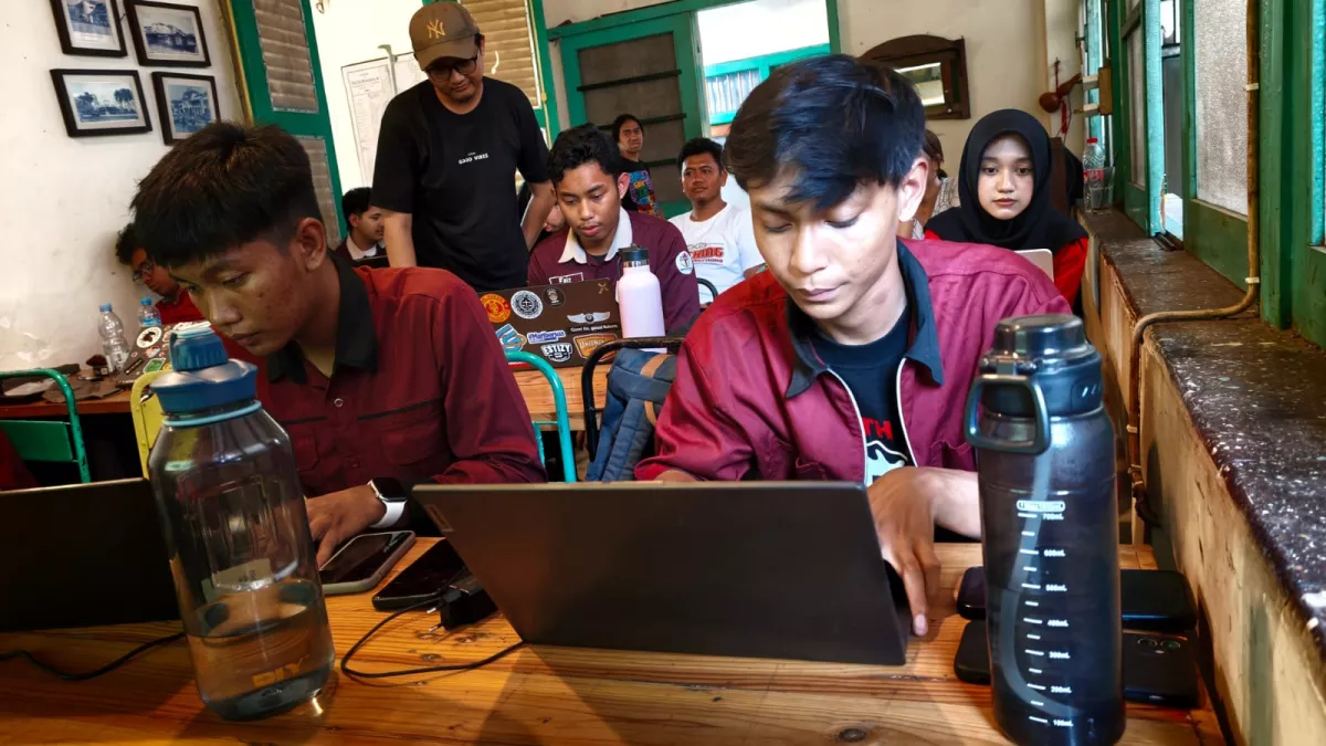 RLD Latih Puluhan Mahasiswa BEM FH UPN Veteran Jatim Kuasai Jurnalistik dan Media Digital