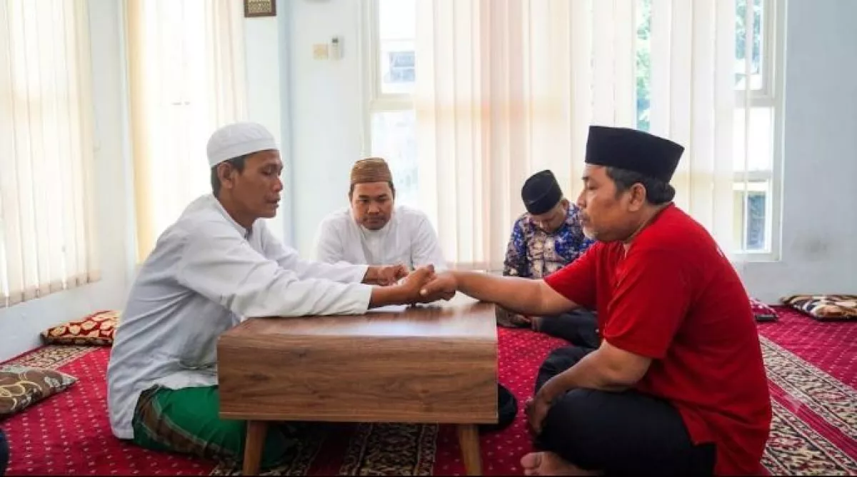 Dari Hati Nurani, Isa Mantap Memeluk Islam di MUI Gresik