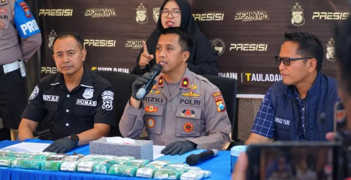 Paket Vespa Berisi 10,85 Kg Ganja Digagalkan di Gresik, Pengirim Diburu