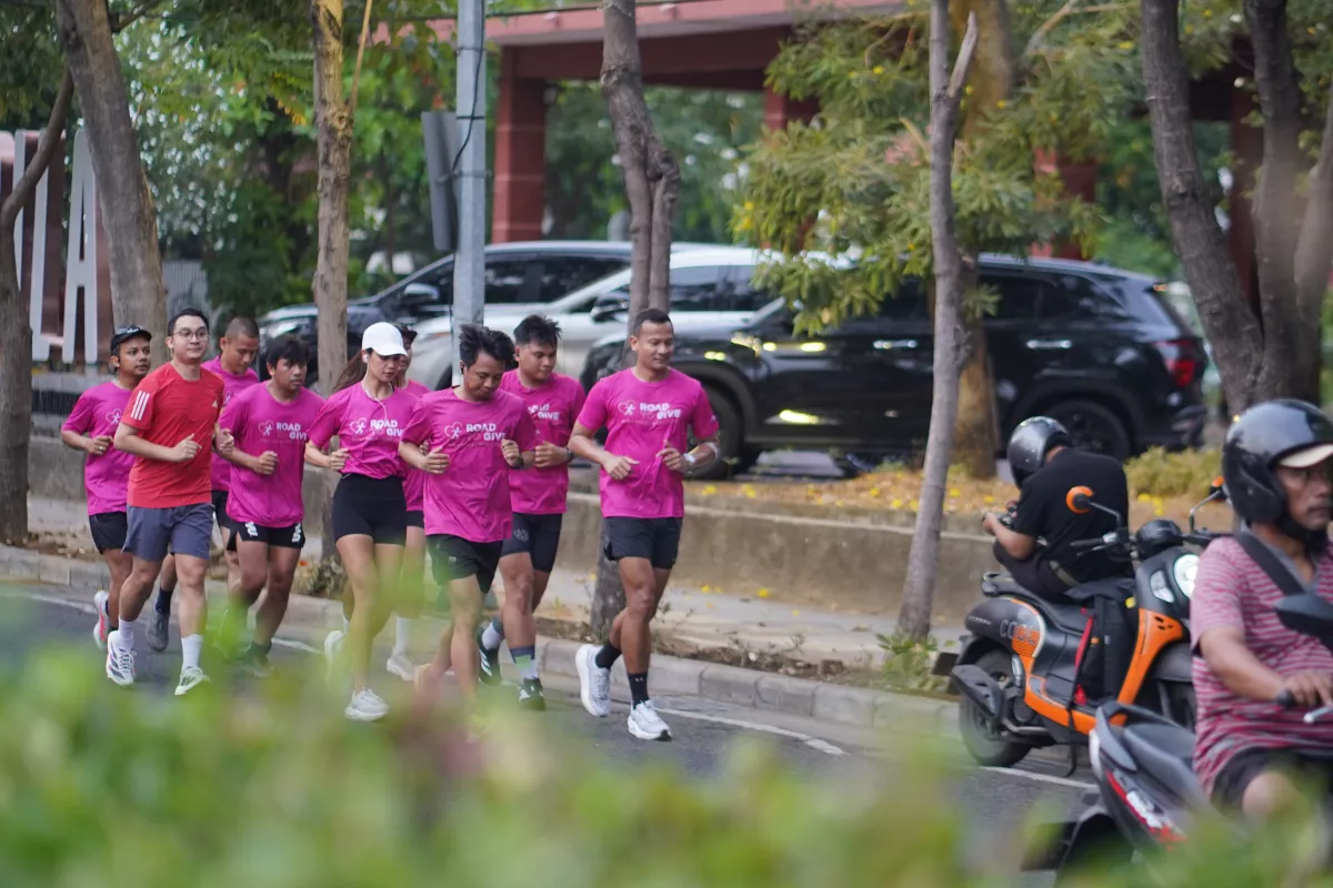 Pink Morning Club dan Road to Give 2026 Ajak Warga Surabaya Peduli Kanker Payudara 