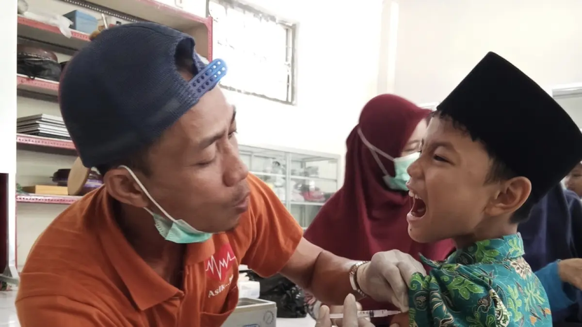 MI Al Karimi Tebuwung Gelar Imunisasi BIAS, Puskesmas Mentaras Turun Langsung 