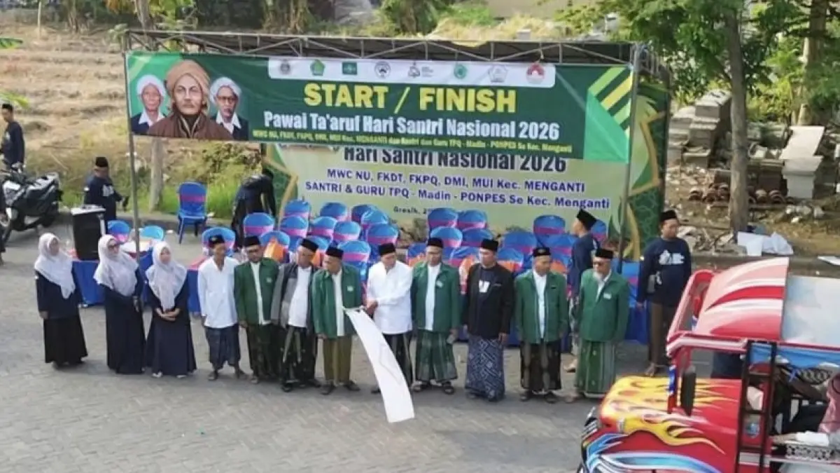 250 Kendaraan Meriahkan Pawai Ta’aruf Santri di Menganti Gresik, Perkuat Akhlak Generasi Muda 