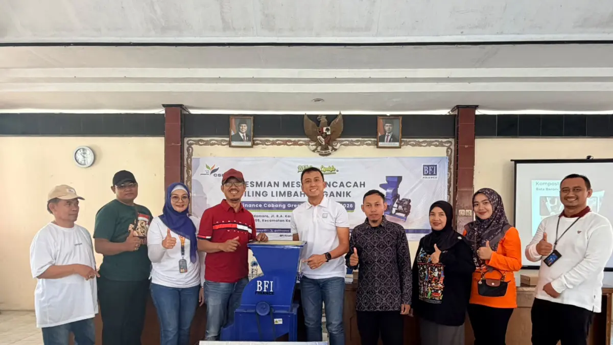 BFI Finance Serahkan Mesin Pencacah Sampah untuk Warga Sidomoro Gresik