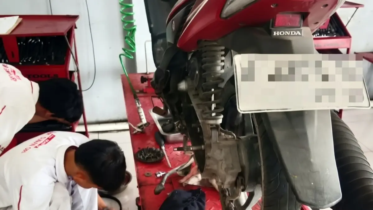 Servis Motor Gratis di 8 SMK Gresik Jadi Ajang Siswa Unjuk Kompetensi