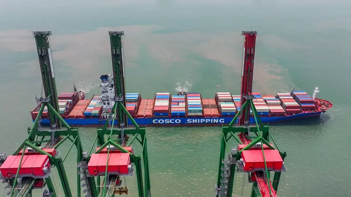 Lima Tahun Pascamerger Pelindo, Arus Peti Kemas Terminal Teluk Lamong Tembus 2,18 Juta TEUs
