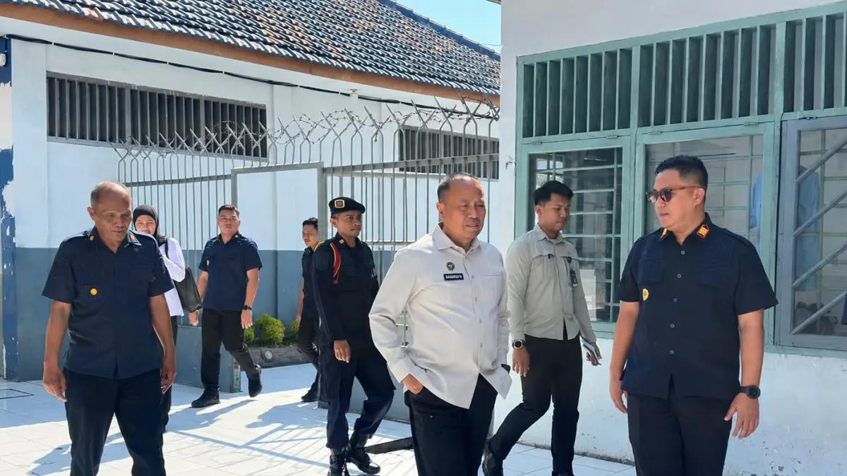 Produksi Songkok Jadi Sorotan saat Tenaga Ahli Menteri Kunjungi Rutan Gresik