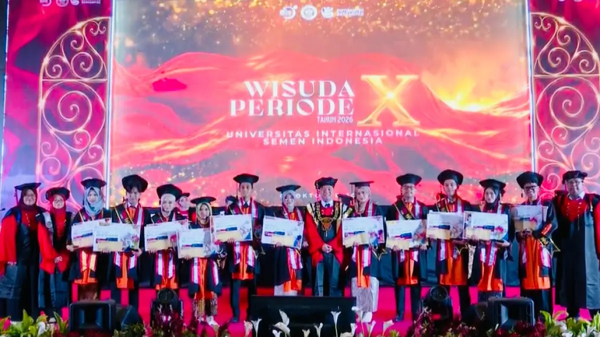 346 Mahasiswa UISI Gresik Resmi Diwisuda, Lulusan Pertama Program Magister 